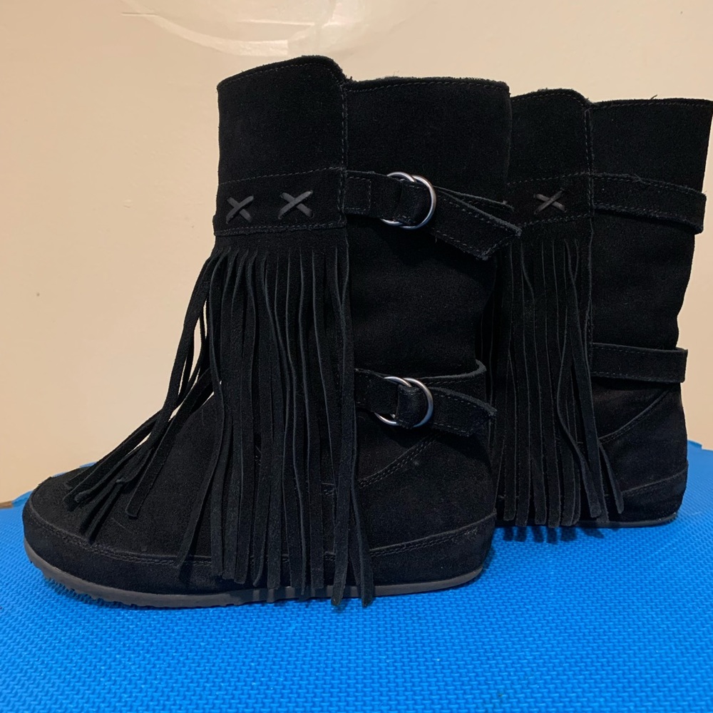BEARPAW Krystal Live Life Comfortably Boots Size 9